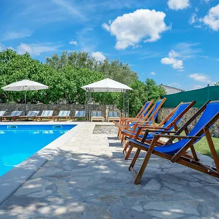 Soricevi Dvori Holiday home *