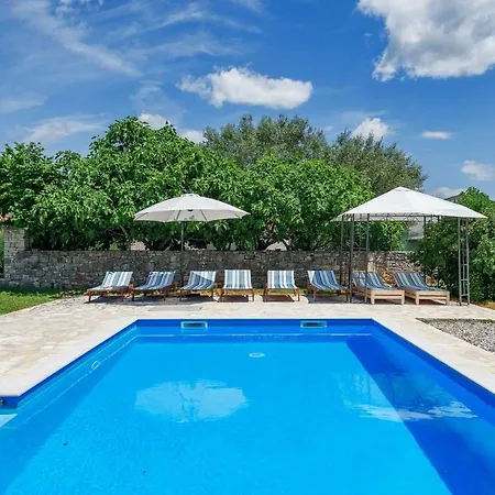 Soricevi Dvori Holiday home *